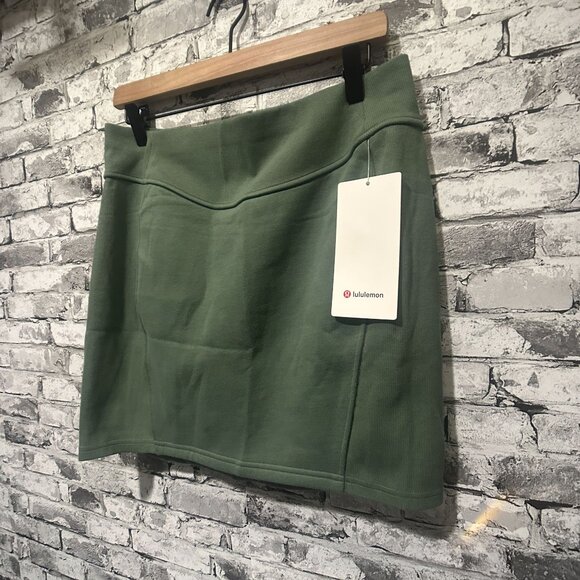 NWT Lululemon Scuba High Rise Mini Skirt Size Large (GREU) LW8ALSS - Picture 4 of 12